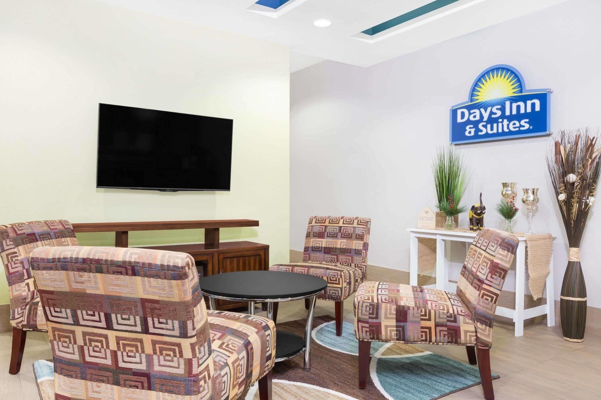 Days Inn & Suites By Wyndham Madisonville Екстериор снимка