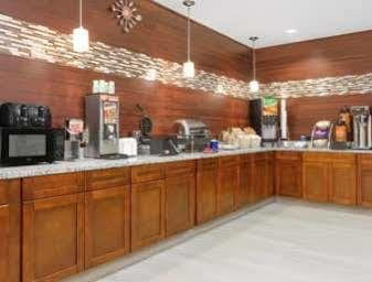 Days Inn & Suites By Wyndham Madisonville Екстериор снимка