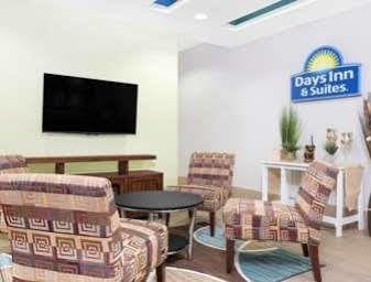Days Inn & Suites By Wyndham Madisonville Екстериор снимка